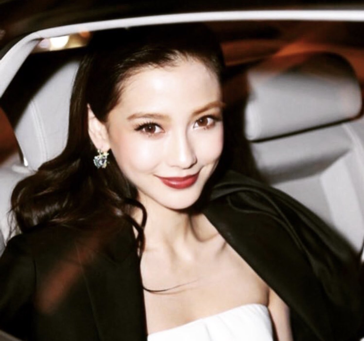 じゅんちゃん 無敵の美貌の持ち主 アンジェラベイビー様にもこのような時代 1枚目左 があったなんて やはり整形前からパーツ配置が神