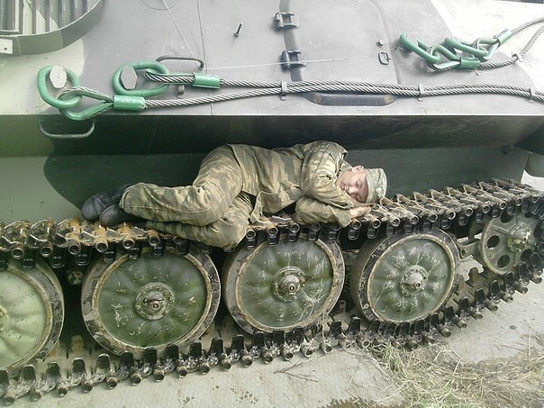 Солдат спит — служба идет 