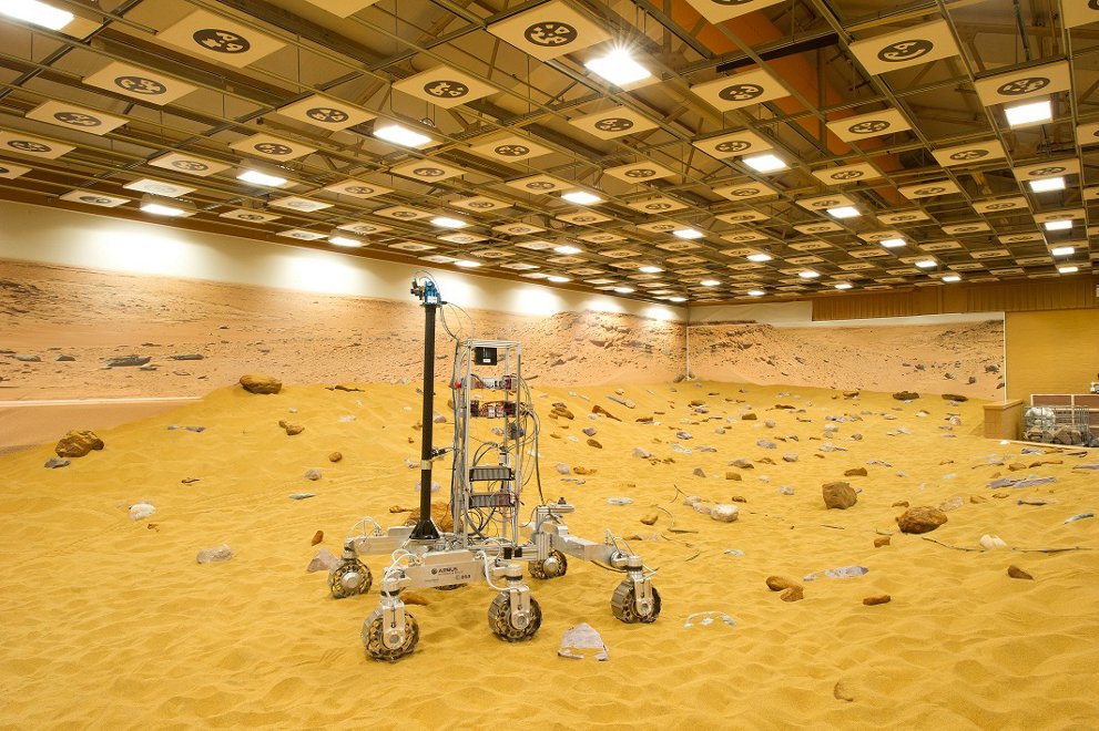 BIS_spaceflight's tweet photo. ExoMars: #Engineering for the #Red #Planet’
Join us this Thursday (13 September 2018) when Paul Meacham, Lead Systems Engineer, @Airbus Stevenage, will be giving an in depth talk on the current status of the  joint European-Russian #ExoMarsRover due for launch in 2020. @esa #YoE https://t.co/0Hhmvuncek