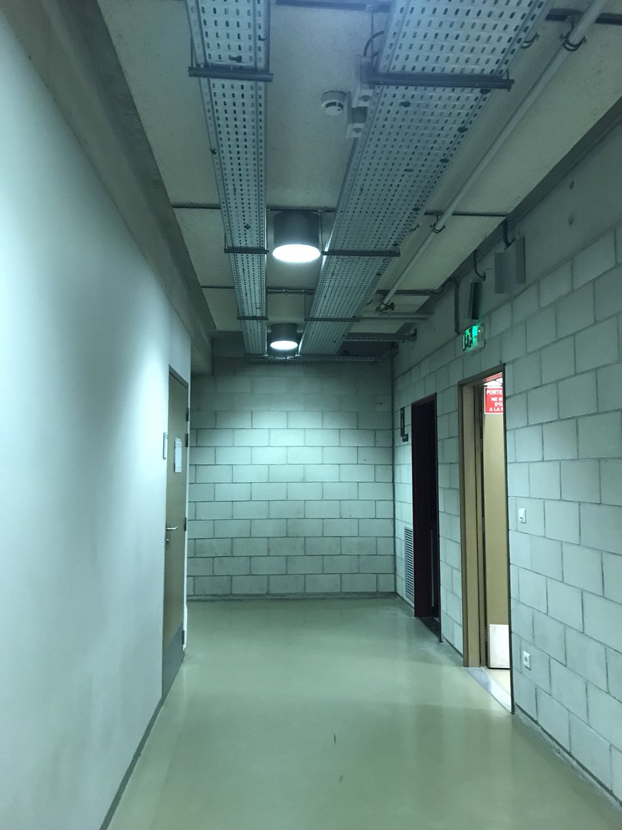 J_u_l_i_e___'s tweet photo. Visite d'une prison ? Non non juste de l'Université Paris Diderot https://t.co/LYaYAsVDo5