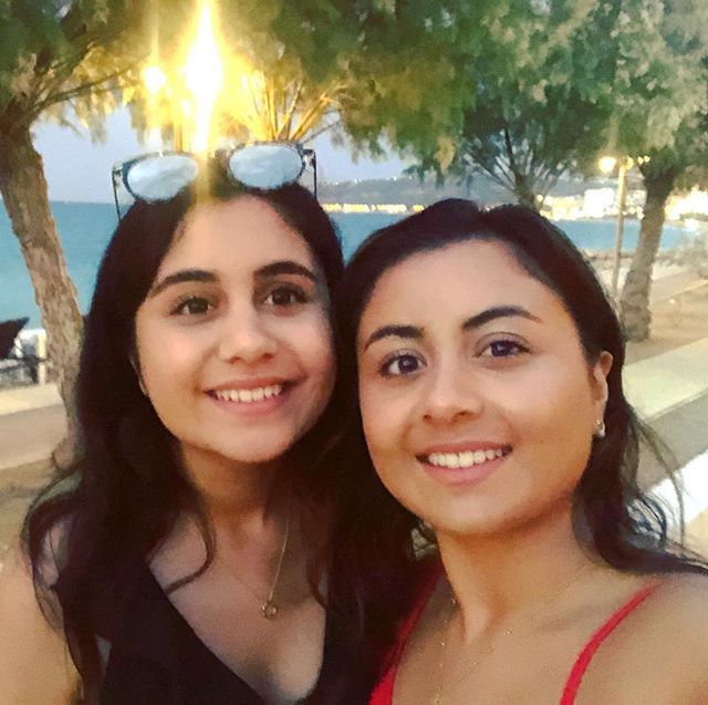 nikitailored's tweet photo. Fake twins 👯‍♀️ ————————————————————————
#notmytwin #sisters #rhodes #greece #sea #holiday https://t.co/uB25IymvXK https://t.co/YlNs4srjhB