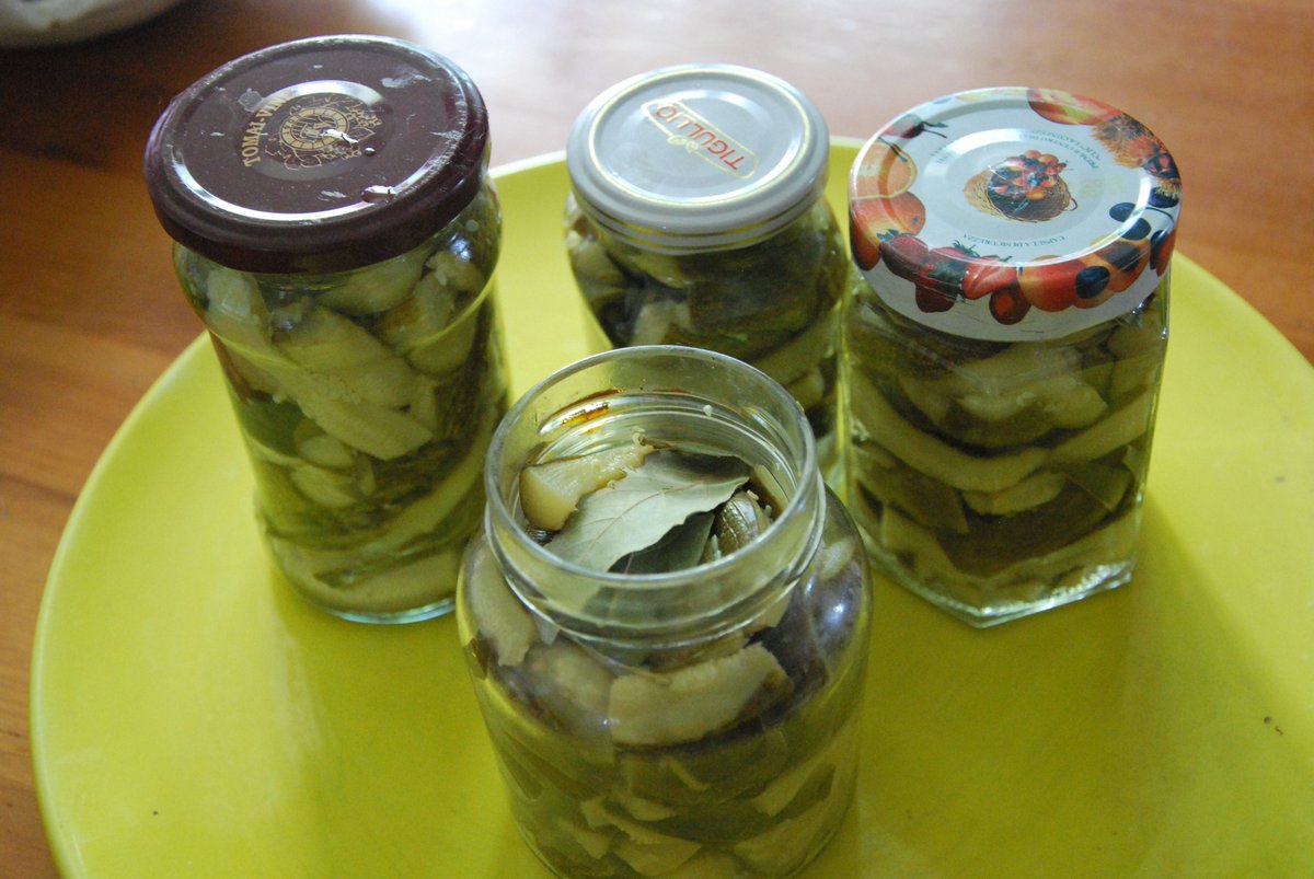 SCRIVETECI &amp; PRENOTATE!
Consegne pronte.
Marmellata di fichi, di pesche.
Sott'olio di melanzane e zucchine.

Barattiamo con pappa gatti/cani/detersivo lavatrice/ olio extra vergine.
L'ORTO DI CINCINNATO - BARATTARE CON GUSTO!