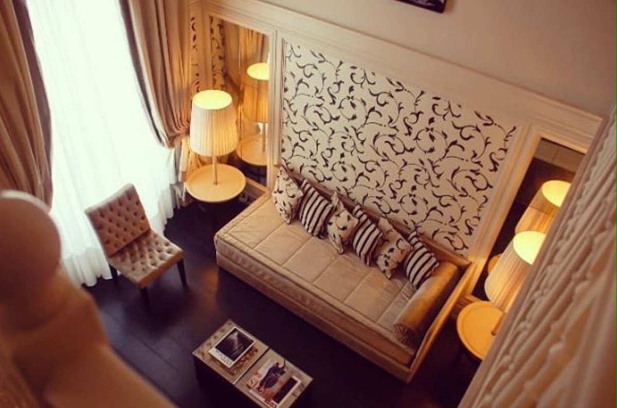 HotelCastille's tweet photo. View from upstairs 🙃
#duplexroom #castilleparis #starhotelscollezione #boutiquehotel #littlegem #ruecambon #weekendmood #happyweekend https://t.co/V9K1UqqnXH
