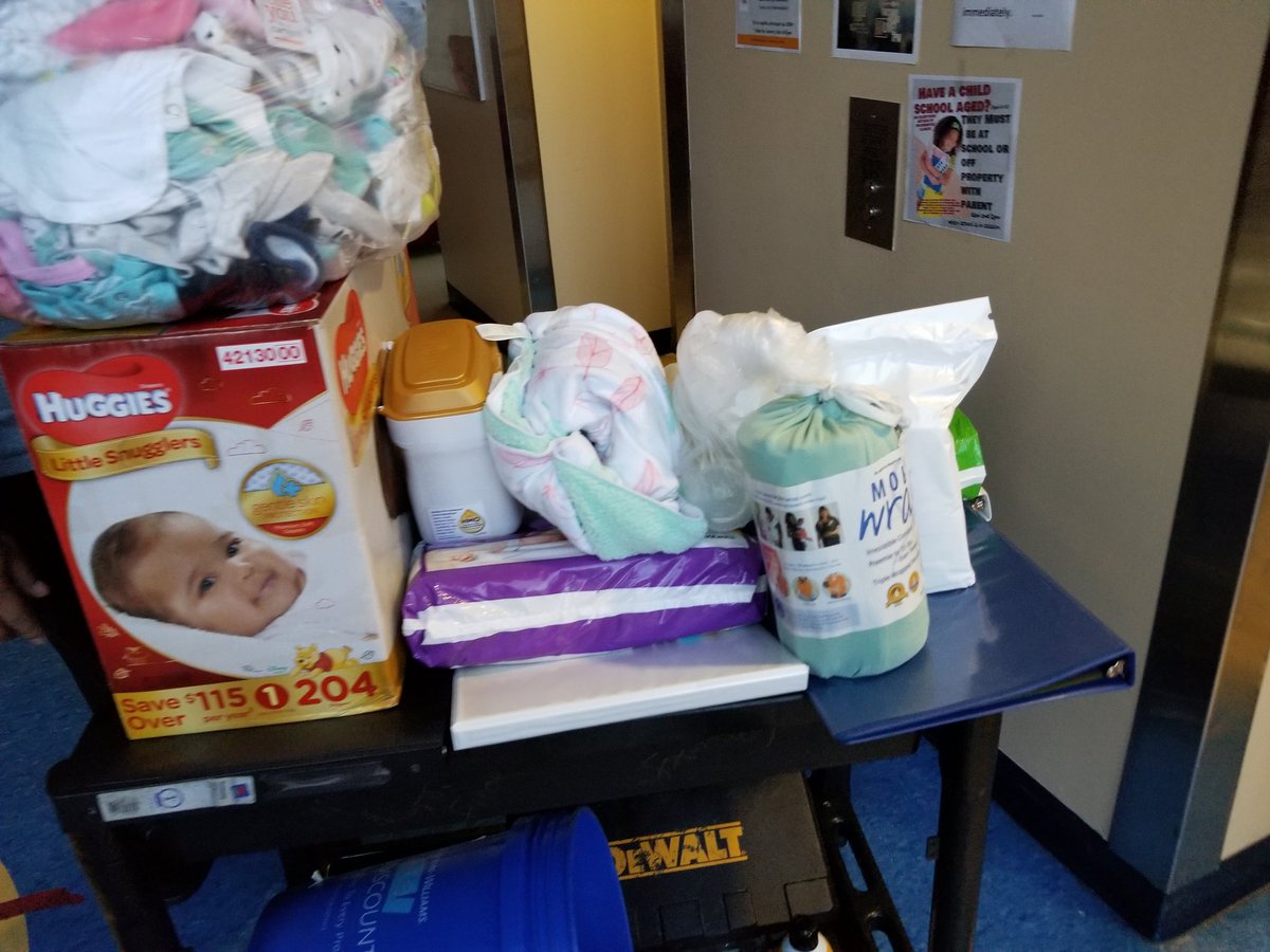 LAonCloud9's tweet photo. Thank you Sheila and Bee @URM for donating items for the momma and new born baby in need. #HomelessMomma #URM #LAonCloud9 https://t.co/dv98Bga2eS