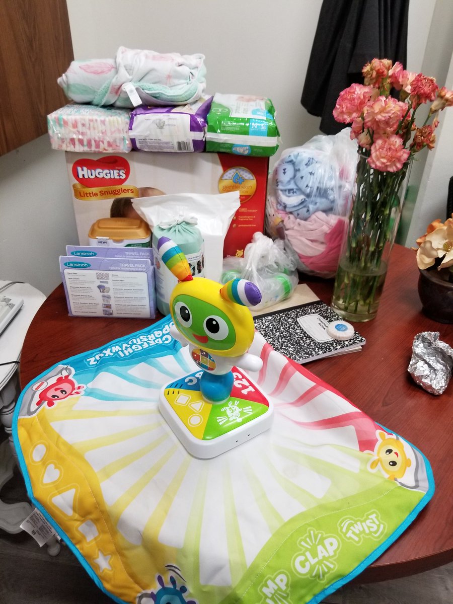 LAonCloud9's tweet photo. Thank you Sheila and Bee @URM for donating items for the momma and new born baby in need. #HomelessMomma #URM #LAonCloud9 https://t.co/dv98Bga2eS