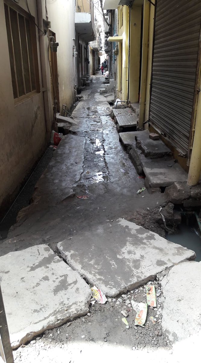 shoaib722's tweet photo. @ImranKhanPTI ma UC 7 Rawalpindi Sheikh Rashid k halka ma rehta hun pichle 2 sal se in logo ne Sui Gass ki line k lye hmari streets ko tora phr us k bad se aj tk koi is ko thk karne ni aya ap khud dek lein kitni ghandi streets he ar is se log bhot tang he kindly is ko thk kia jay https://t.co/ooUEVyQZf8