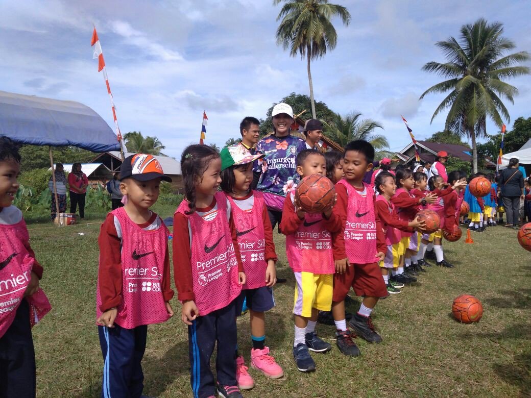t1karin's tweet photo. National Sports Day is observed every year on Sept 9 in Indonesia. In light of #Haornas2018 last few weeks @PremierSkills braved the heat, waves, rush-hour to reach out to new communities and extend opportunities for young people to play sport, regardless of their circumstances. https://t.co/BZjQl4EwGj