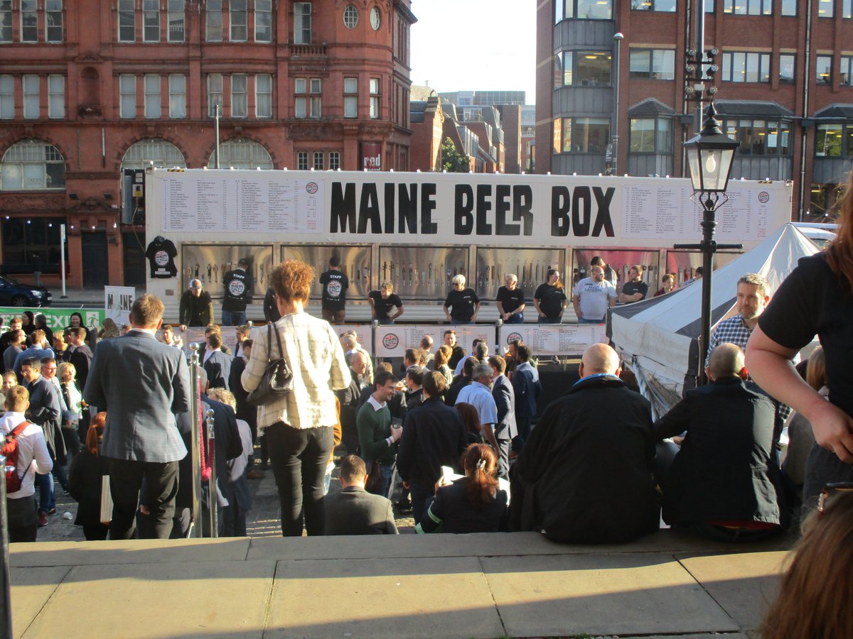 CJoplingIllo's tweet photo. Fun times at #LIBF7! Served #MaineBeerBox beer by people in anoraks, wandered aimlessly round lovely #Leeds Town Hall, and marvelled at the rainbow that arrived at the same time as Mr. Sunbeam!
(Top Beer under 10%! = Cold Brew Breakfast Stout by @anthologybrewco ) https://t.co/xFoRw3yglc