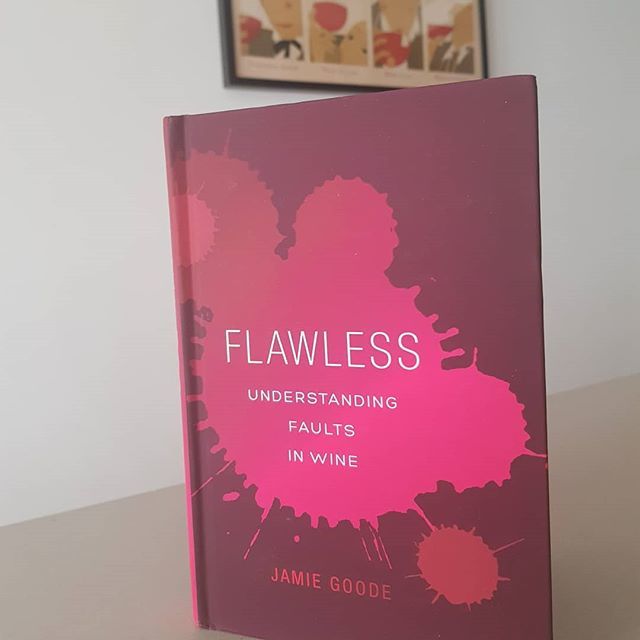 Bottle_Blogger's tweet image. Just delivered from the US. Excited to read  @drjamiegoode newest scribe.

#flawless #winefaults #jamiegoode #understandingwine #learningneverexhauststhemind ift.tt/2MemlG5