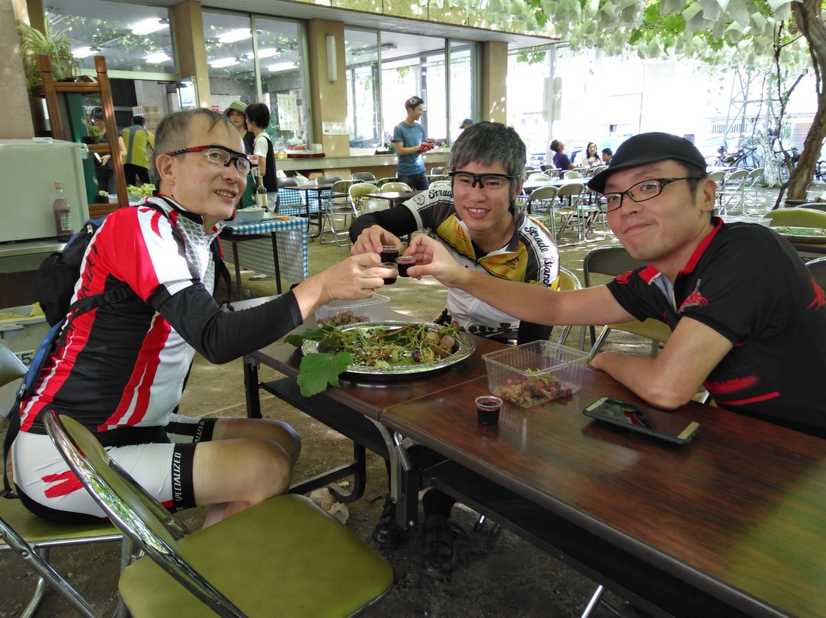 YSTC2013's tweet photo. 9/9(日)は、山梨「ブドウと神社と温泉ライド」を行いました。
うどんのとだで食事♪甲斐善光寺で観光♪そしてブドウの早川園へ🍇
世界のブドウを堪能！おいしい。最後はほったらかし温泉ヒルクライム！上り切った後の富士山を眺めながら温泉は格別♨
#ロードバイク
#早川園
#善光寺
#ほったらかし温泉 https://t.co/keY2VC1HaV