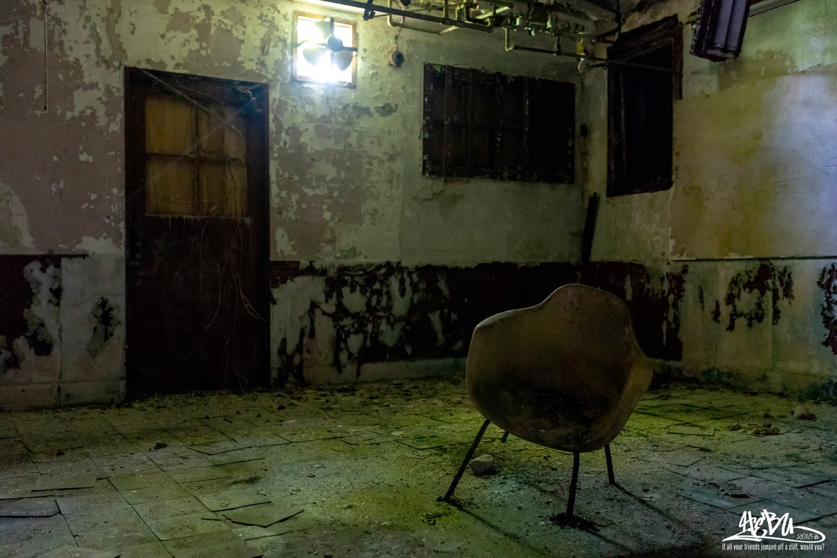 Hebu C Amazon 売れ筋ランキング 本 43 336位 本の売れ筋ランキングを見る 316位 本 アート 建築 デザイン 写真 パンツ本には到底かなわないが まあまあ頑張ってるんじゃないかと 9 29には出版記念イベントで廃墟expo Vol 3に出まーす