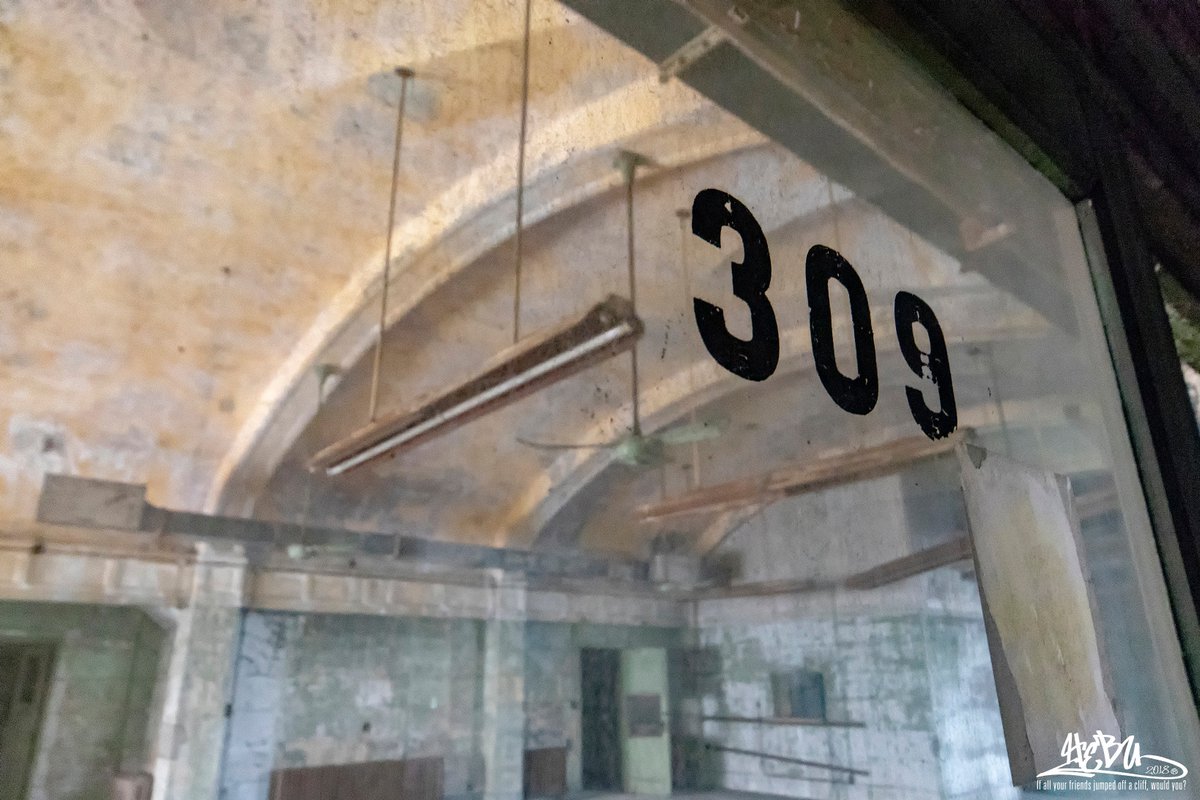 Hebu C Amazon 売れ筋ランキング 本 43 336位 本の売れ筋ランキングを見る 316位 本 アート 建築 デザイン 写真 パンツ本には到底かなわないが まあまあ頑張ってるんじゃないかと 9 29には出版記念イベントで廃墟expo Vol 3に出まーす