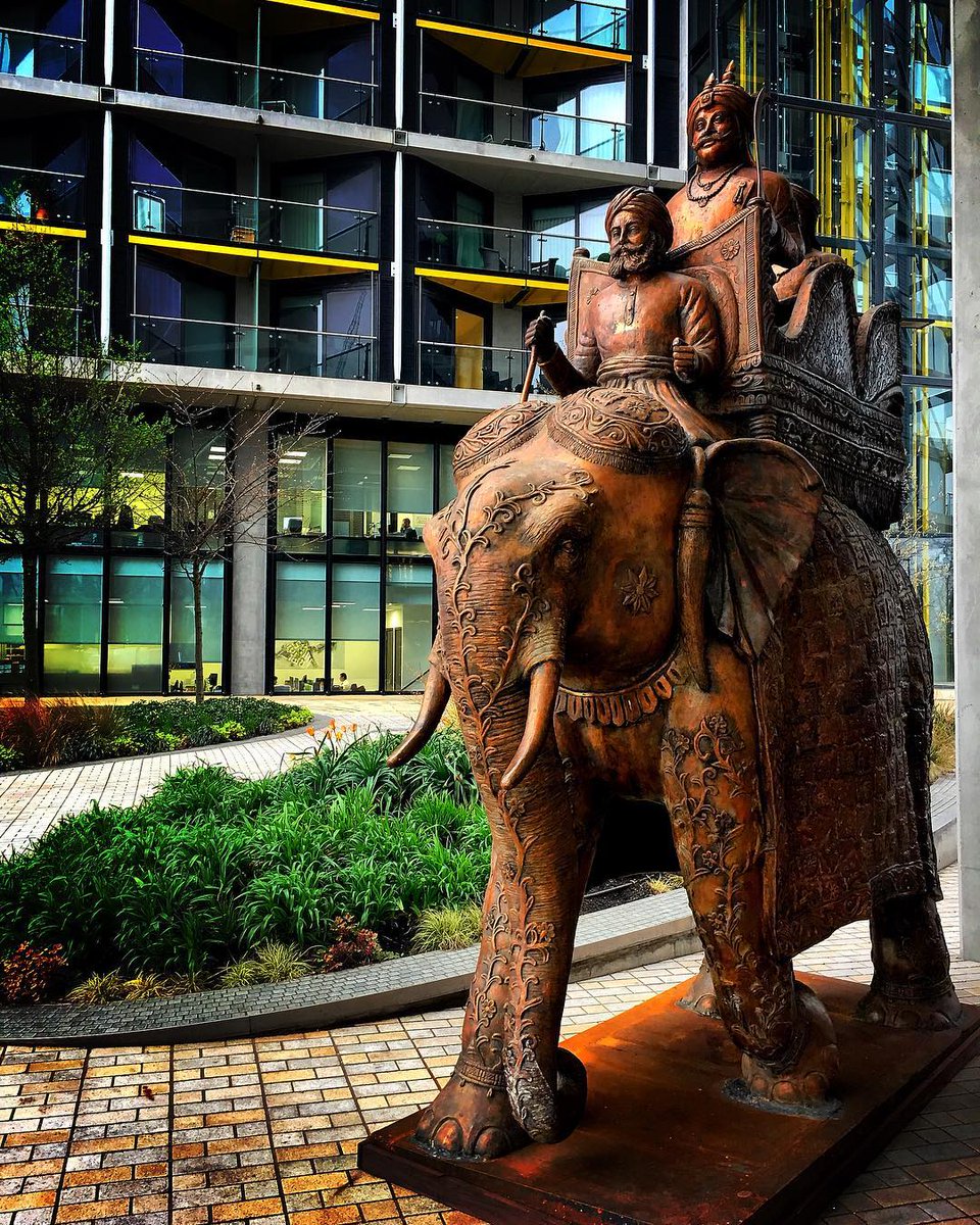 The things people leave behind on a night out.....When you see this Glorious Bronze Elephant statue outside at the venue..
-
#chokhidhani #battersea #neweatsinthehood #littlebitofrajasthaninbattersea #indianfinedining #contemporaryindian #finedining #riversidedining #riverside