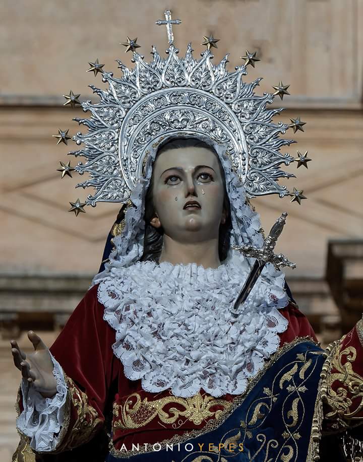 Primer Dolor:
La profecía de Simeón en la presentación del Niño Jesús

Virgen María: por el dolor que sentiste cuando Simeón te anunció que una espada de dolor atravesaría tu alma, haz que seamos dignos hijos tuyos y sepamos imitar tus virtudes.
