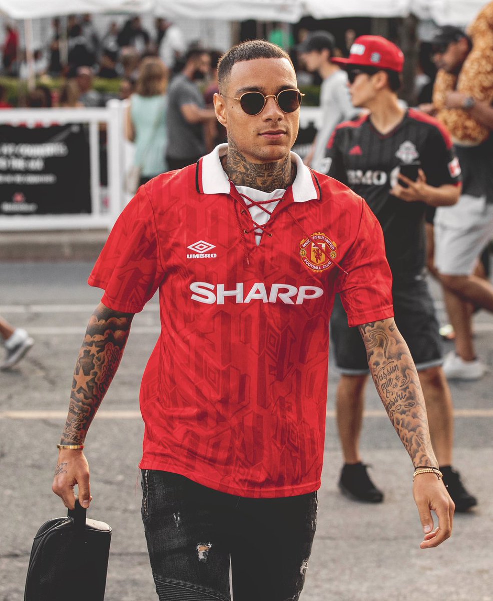 Man Utd Channel on X: Gregory van der Wiel wearing an old school Cantona  shirt. 😎🔴  / X