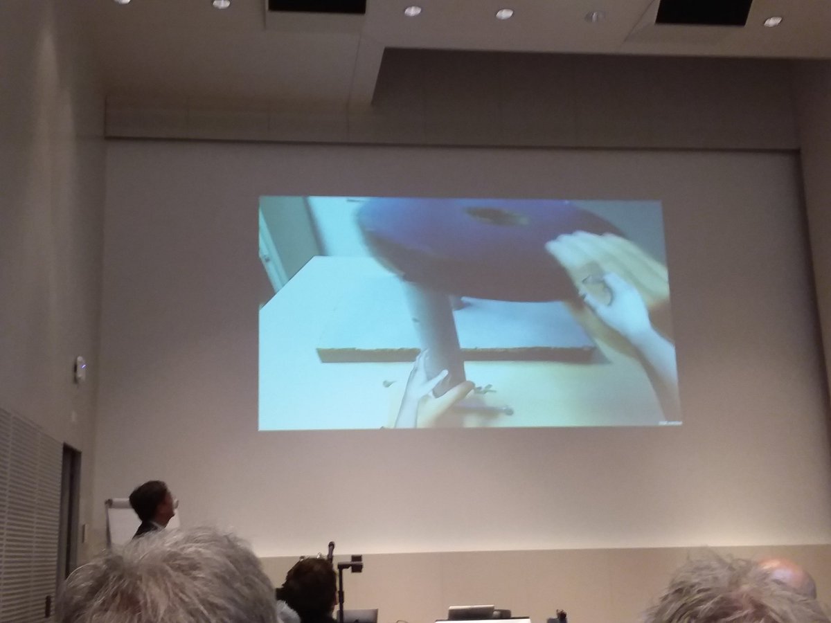 Fernwartung der Zukunft:"Helikopter-Wartung" ermöglicht ortsunabhängiges Tutoring zum Beispiel für Techniker. #seamlessLearning