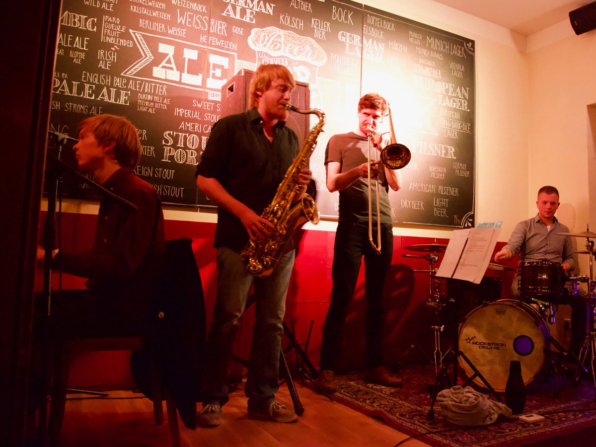 aestemusic's tweet photo. Was ein schöner Abend im Dr. Hops ...
Hier ein paar Bilder, die hoffentlich einen kleinen Teil der tollen Atmosphäre rüberbringen. https://t.co/oMW2yWxqdA