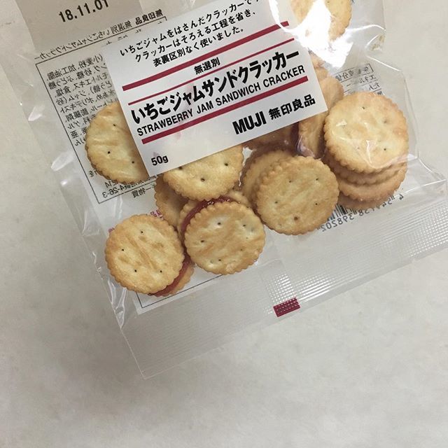 いちごジャムサンドクラッカー