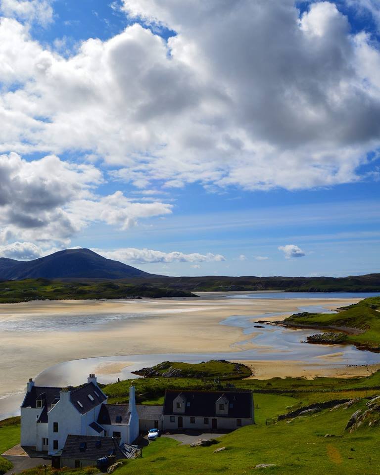 Morning! Did ye have a good weekend?
Debbie Neilson shared this brilliant image with us, of Baile na Cille on Uist. Seeing it fair cheered our #MondayMorning. The Outer Hebrides are glorious in the sunshine, aren't they?