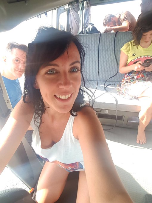 Petite pause pendant le tournage 🎥avec l'&eacute;quipe @RicoSimmonsX @MBordelle pour @anoushka_nsp https://t<a href="/tag/fra"class="tags"><span>#fra</span></a><a href="/tag/frairl"class="tags"><span>#frairl</span></a>