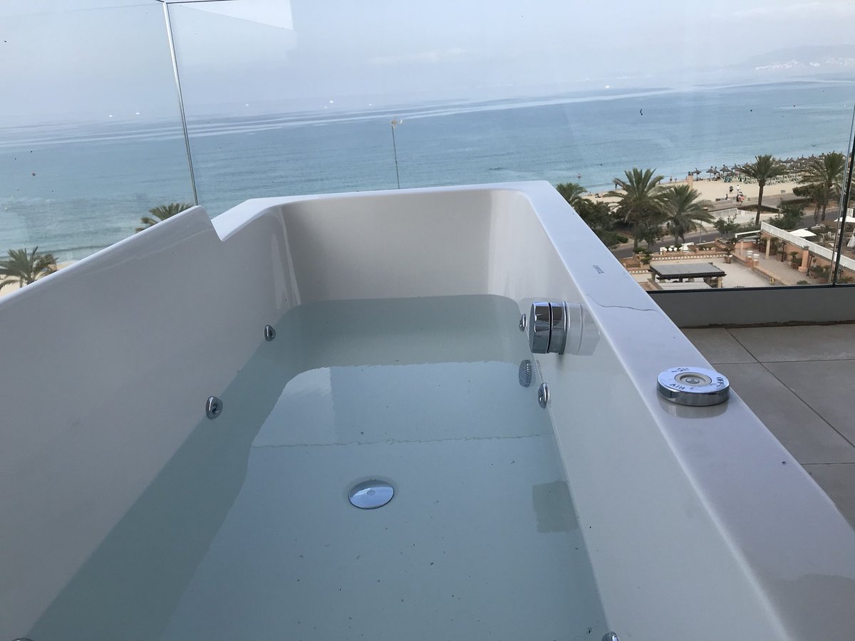 Polshield_'s tweet image. Polshield is a company bases in Palma de Mallorca next B-Y STP SHIPYARD specialised in surface restoration and protection for the highest standards in the #SUPERYACHT #INDUSTRY #hustle and #flow folks...!!!