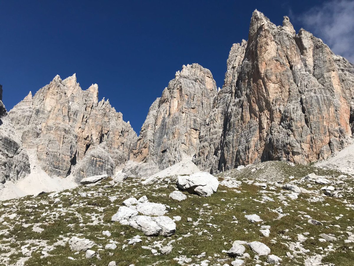 vitetta10's tweet photo. Due giorni sulle #dolomitidelbrenta , patrimonio dell’umanità... montagne che lasciano senza respiro . Ferrata delle #bocchettealte , complimenti ai manutentori delle ferrate ed ai vari rifugi , ospitali e professionali #brentei #tuckett #pedrotti #alimonta https://t.co/0KSRG4Y4Ji