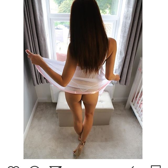 tia_model's tweet photo. Talk to the back because the face doesn’t want to know 😂😂 https://t.co/TvLqXSBaDE