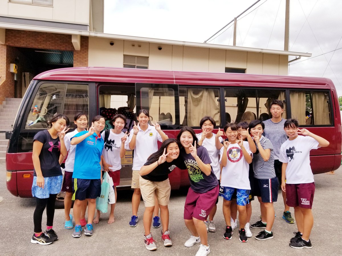 🤽‍♀️全国女子水球都道府県対抗戦🤽‍♀️

12日から石川県で行われる全国大会のため、本日長崎を出発しました。
長崎県は予選リーグで新潟県と京都府と対戦します。
いよいよ、高校3年生にとって最後の大会です。
九州代表として、全力を尽くしてきます。