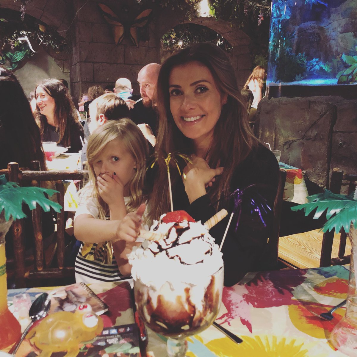 Amazing weekend with my loves <a href="/ShreksAdventure/">Shrek's Adventure!</a> <a href="/RainforestCafe/">Rainforest Cafe, London</a> <a href="/RainForest_Cafe/">Rainforest Cafe</a> we had a ball!!! Polly was shocked her dessert was bigger than her head 😂