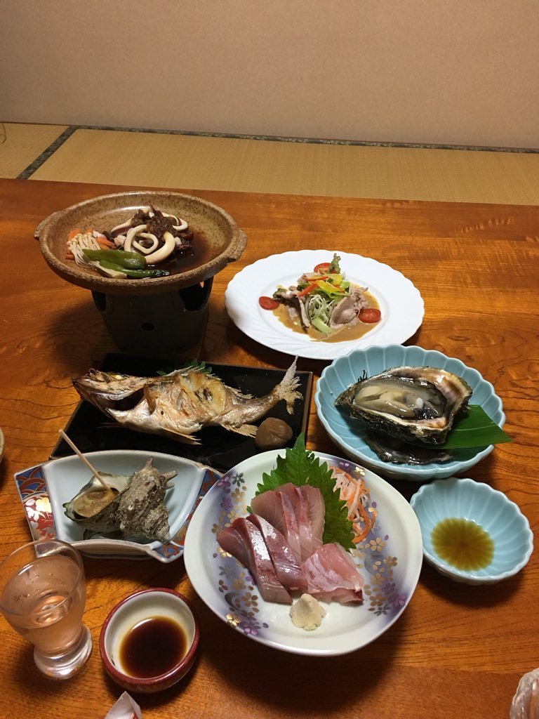 なんか、鮑ステーキ食べてるうちに、刺身の二の膳と岩牡蠣とサザエの壷焼きとメバルの塩焼き出てきた。
正直、酒が追っつかねぇよ(爆笑)