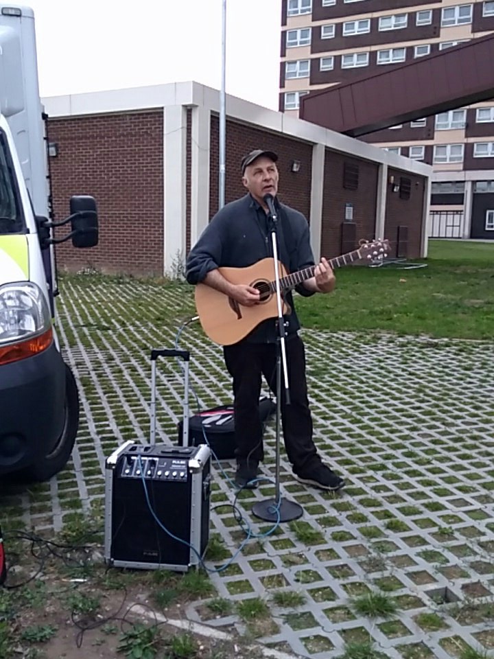 #WorldSuicidePreventionDay <a href="/BARCALeeds/">BARCA-Leeds</a> <a href="/NewWortleyCC/">New Wortley Community Association</a> live music on a Monday morning