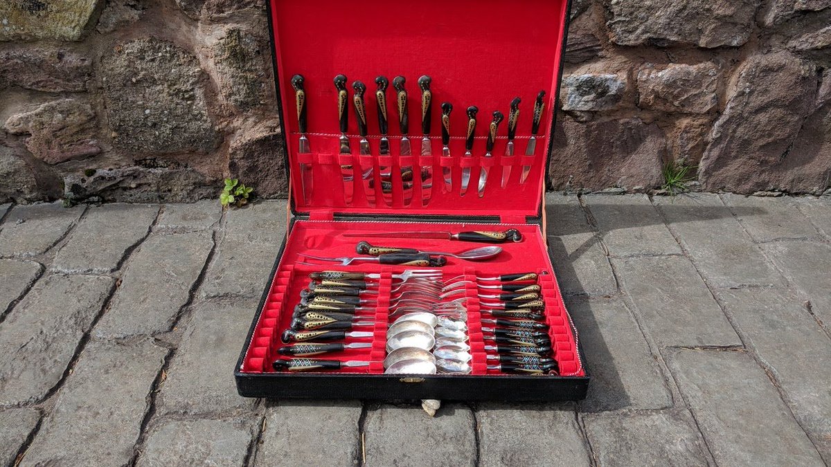 Prettyoldandin1's tweet photo. Mid century Haddad Lebanese Jezzine bird of phoenix boxed flatware (3 missing) £48 https://t.co/NQW4aljM2o