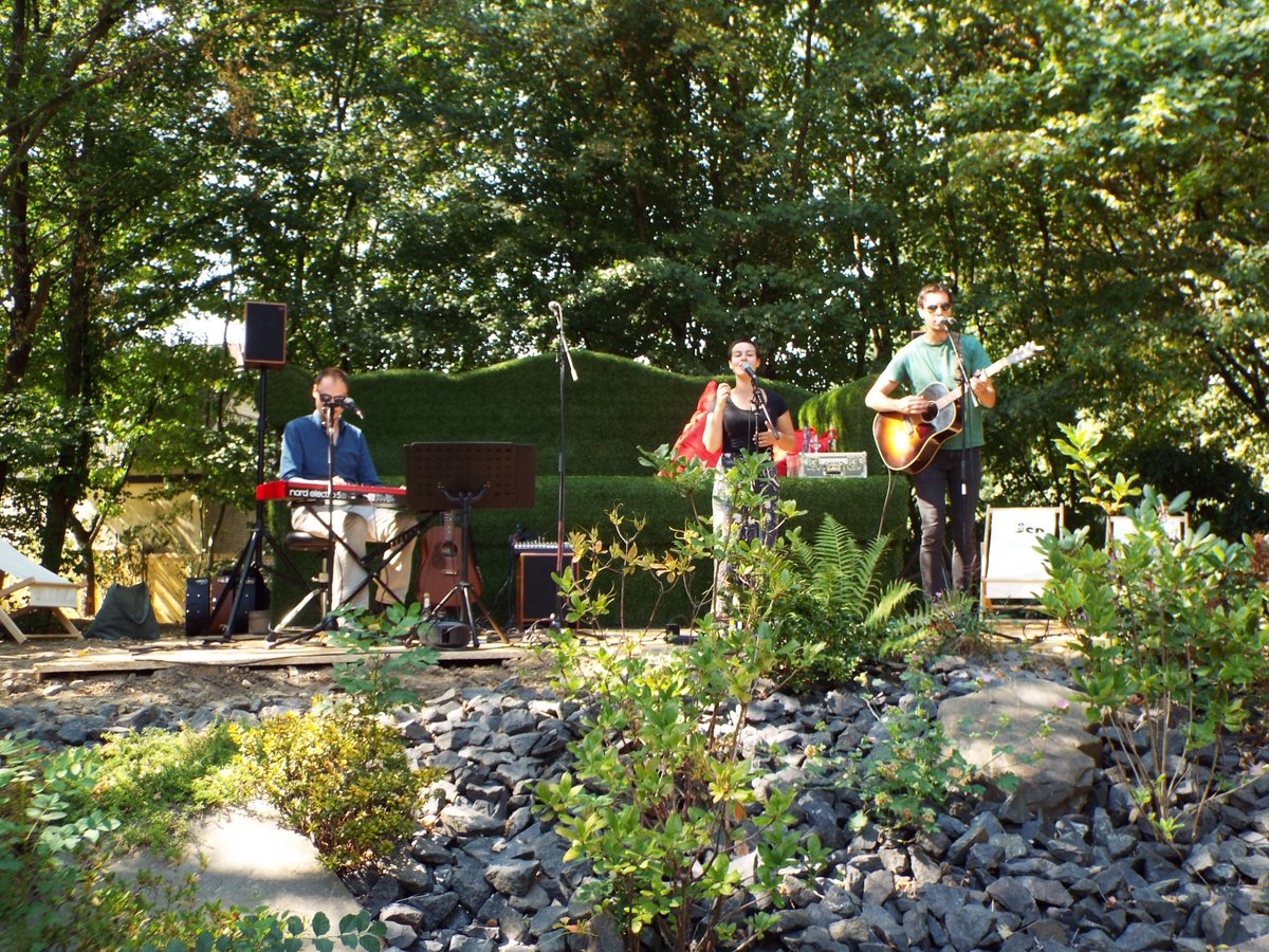 EvensesDe's tweet image. Hier ein paar Bilder von einem tollen Booking "Your music made our party a perfectly wonderfully event - thank you!" schrieb die Kundin 😍 und auch wir bedanken uns ❤

Schaut euch gerne mal die Videos der Band auf unserer Seite an 🎤
evenses.de/coverband-indi…

#coverband #evenses