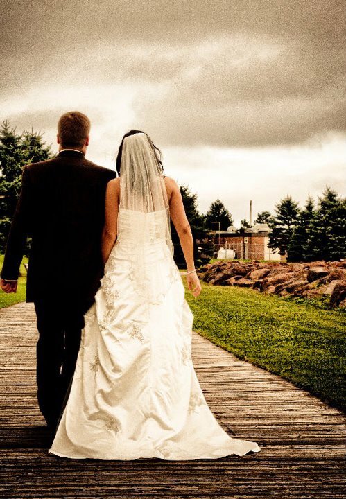 darcy_kelly's tweet photo. Throwing it back to 8 years ago when I married my best friend! Happy anniversary to my better half! https://t.co/TDmd3rNKQR