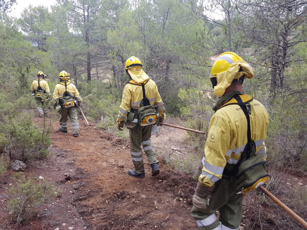 defensaforeMUR's tweet photo. 📷#BRIFOR #ElSabinar durante una sesión de #adiestramiento practico. #PNA num 1. Construcción de #LineadeDefensa . #Formacion #Udif @MurciaForestal https://t.co/8XpOqbFLde