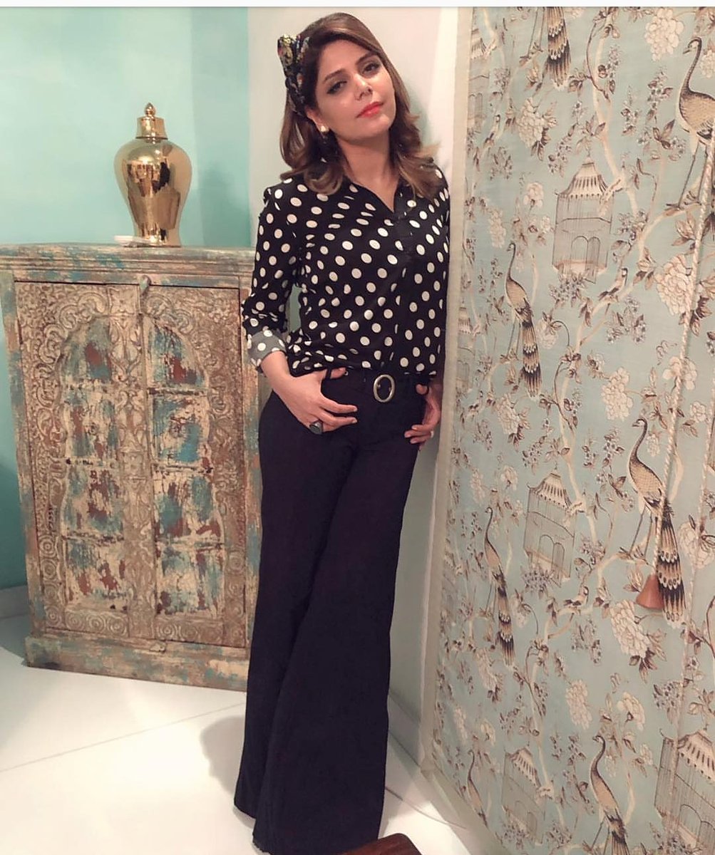 PhaserMag's tweet photo. Ever gorgeous @hadiqakianiofficial  dressed up for 70's themed birthday party.

#hadiqakiani #hadiqa #strings #alizafar #fakhirmehmood #phaserfashionmag #PFM #phaser #song #phasertiktok #cokestudio https://t.co/j9YLTtjVx5