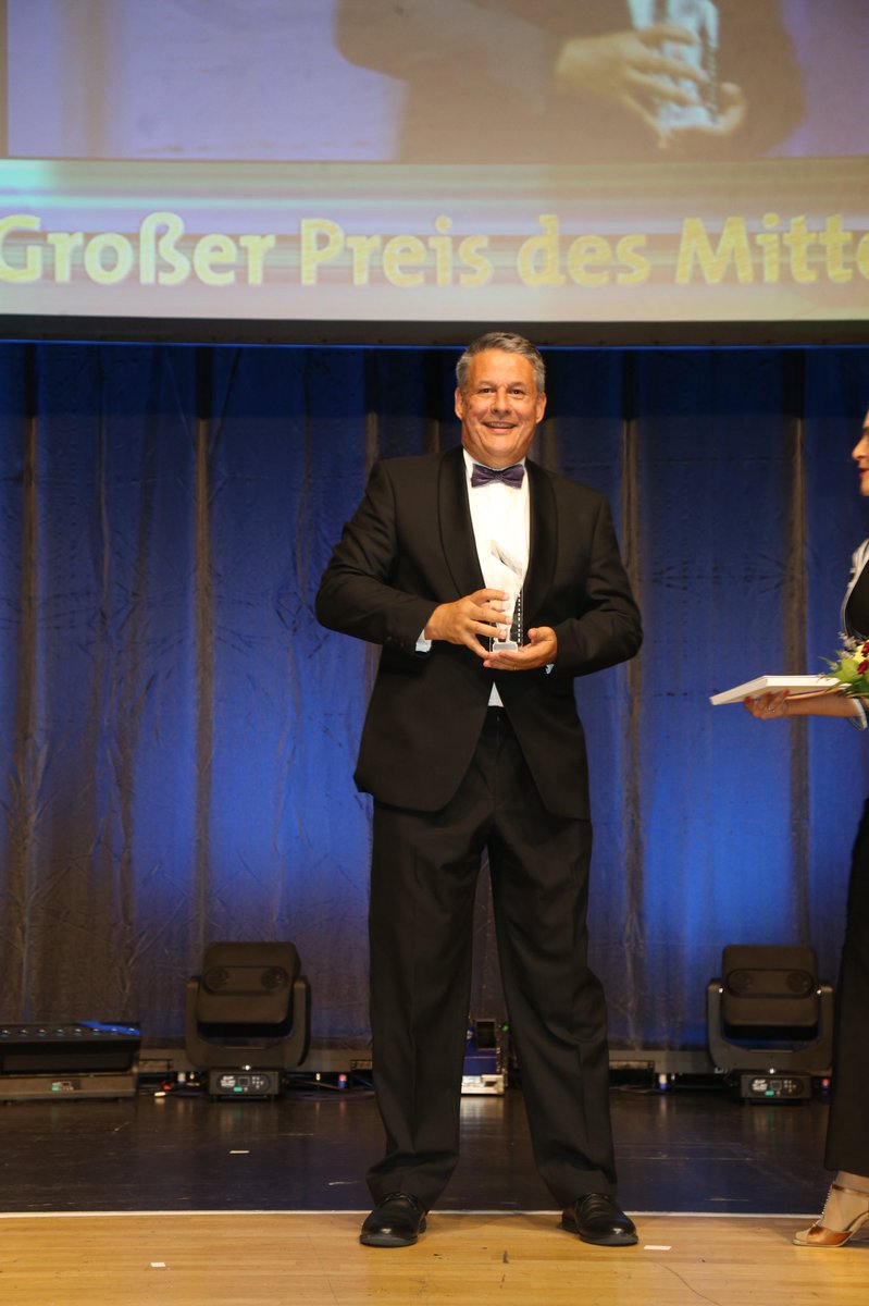 RolfWestermann's tweet photo. Danke #GrosserPreisdesMittelstandes für die schöne Auszeichnung „Buch des Jahres“ #BuchdesJahres und die wunderbare Laudatio auf #DerTagderEntscheidung #Matthaes Verlag @AHGZde https://t.co/eiqiPrfoTR https://t.co/7K07qWs1F7