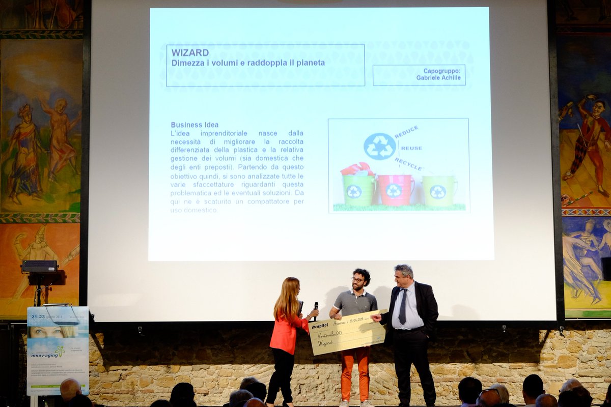 Congredior_'s tweet photo. Concludiamo la rosa dei progetti vincitori di #EcapitalBusinessPlanCompetition 2017 con #WIZARD, il compattatore di uso domestico per migliorare la #raccoltadifferenziata della #plastica. Ulteriori informazioni sul progetto sono disponibili su: https://t.co/VbDvxY5mgO https://t.co/jNeykwUdxG