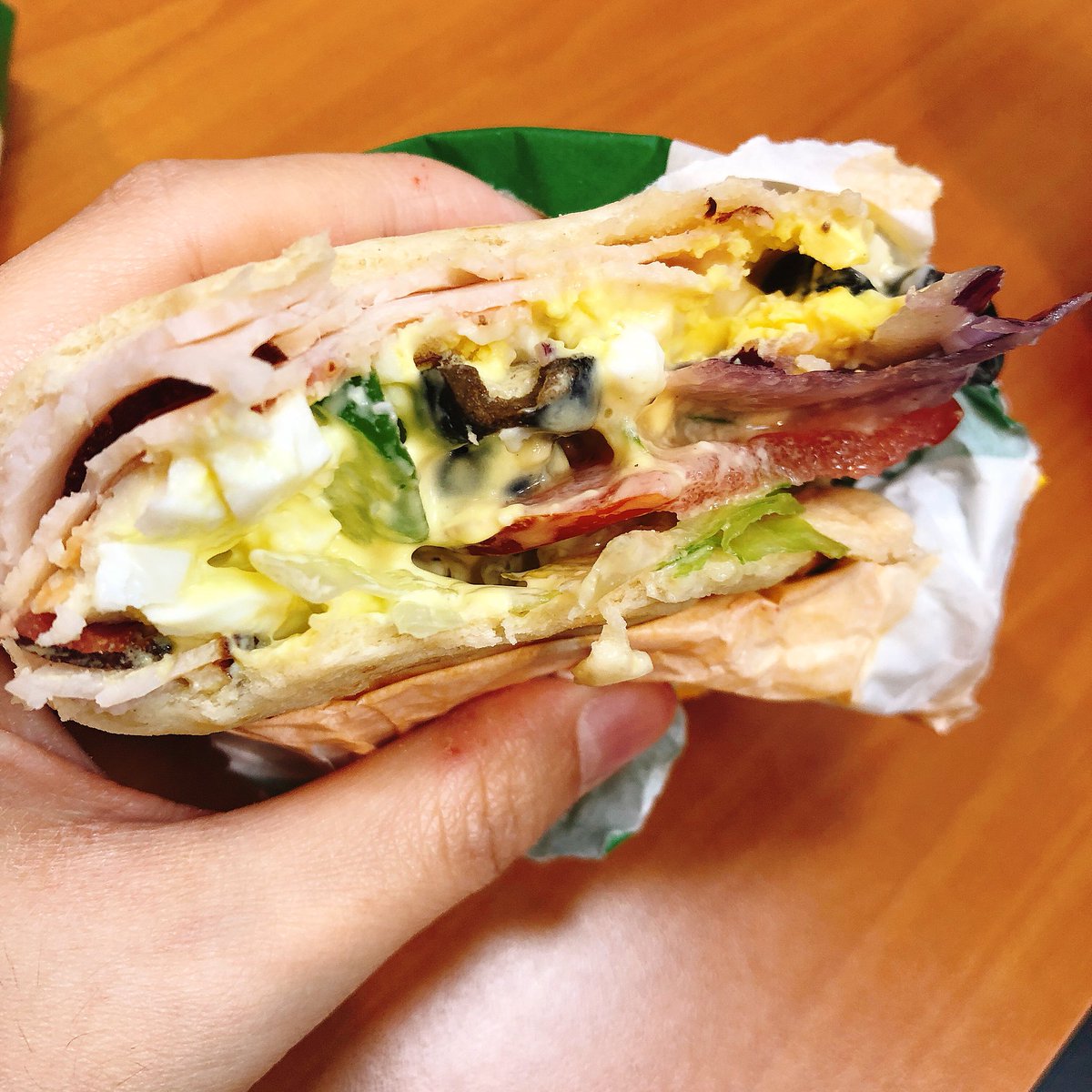 제발 저를 믿고 섭웨이 이렇게 한 번만 먹어봐주세요... 매번 이것만 먹은지 n년.. 

메뉴 : 터키베이컨에 에그마요 추가
빵 : 플랫브레드
소스 : 랜치+스위트어니언+홀스래디쉬+후추
야채 : 피클, 할라피뇨 빼고 올리브 추가