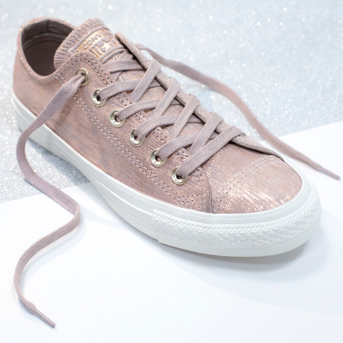 SOLETRADER's tweet image. Shimmering our way through Monday with @Converse #Mondaymood #Soletrader #wiwtoday #Shoefie #Converse