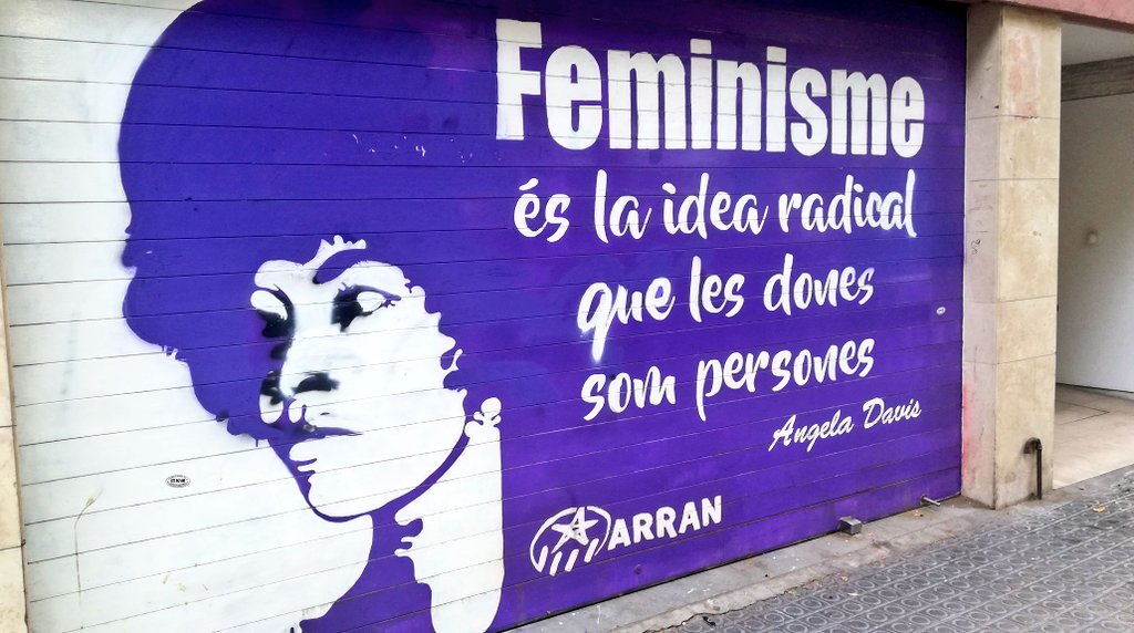 🔴 Ahir l'extrema dreta es va manifestar impunement a #Barcelona. Avui "casualment" ens hem trobat els panys de la seu nacional bloquejats amb silicona 🧐
#Nopassaran #UnitatAntifeixista