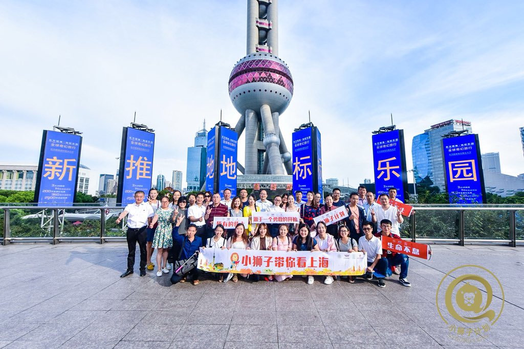 HujiangEdTech's tweet photo. The First Young Lion Award Ceremony was held at ECNU. 1,400 rural teachers shared an award of total 7 million yuan. The #YoungLion is a #charity project jointly initiated by #Cadillac, #HujiaProject and YouChange China Social Entrepreneur Foundation.#CSR https://t.co/wcE0xuKIBy https://t.co/KIzisDyvI4