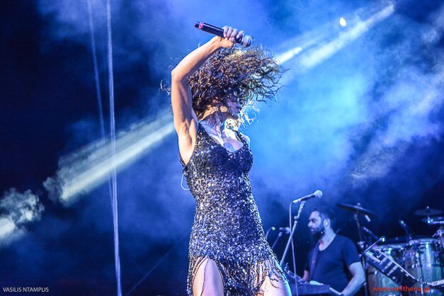mpouldozafans's tweet photo. Larisa, she burned ya! 🇬🇷❤️ @Eirinipa24 #summer2018 #summertour #larisa #singer https://t.co/ZWXN6YAJSt