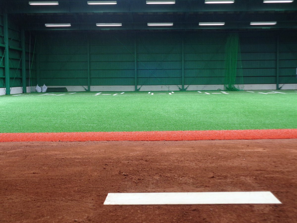 nuhwbaseball's tweet photo. 本日、ブルペンが完成しました！
6人同時投球可能・ナイター設備有りの施設です。
明日の練習からフル稼働で、大切に使わせて頂きます！ https://t.co/R56Qjg8MEz