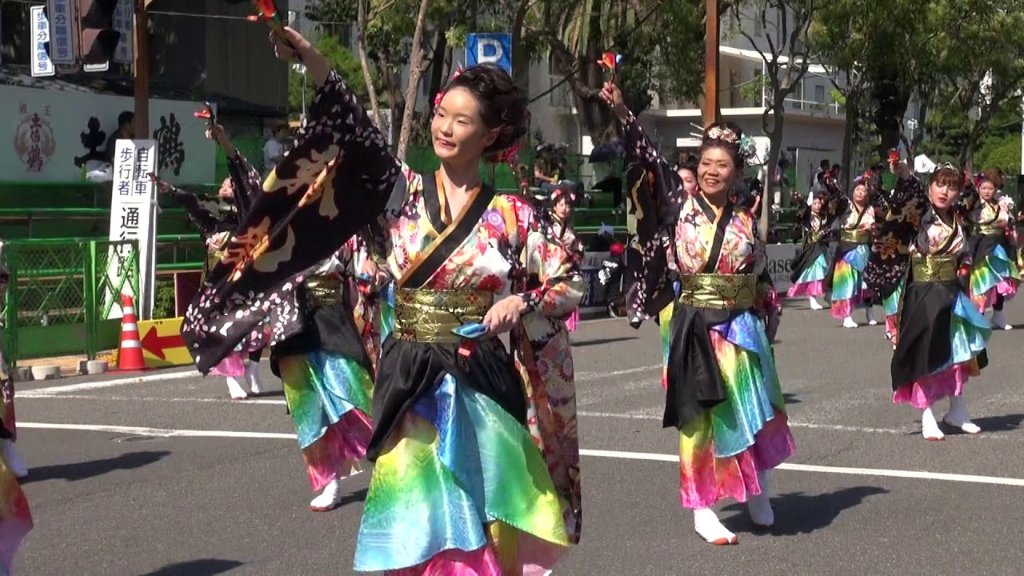 The よさこい 事務局 V Twitter 輪舞 ロンド 高知県 第64回よさこい祭りで立ち上げられた高知のチームさんです 歌い 舞い踊る という意味を持つチーム名には よさこいを楽しむことを追求し このチームで踊りたいと思ってもらえるようにという想いが込め