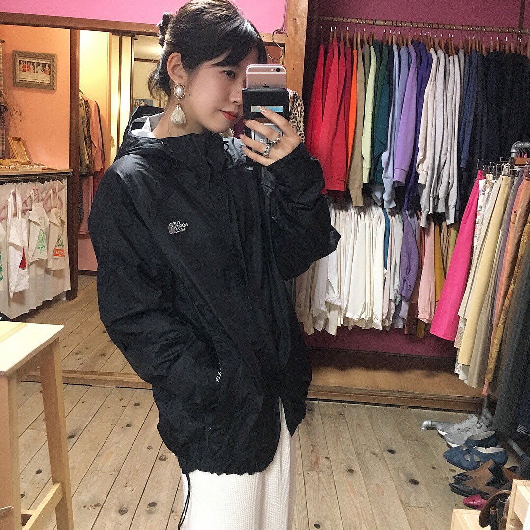 spia_s___ae's tweet photo. new ♡♡♡♡
明日はメンズライクなitem、
ナイロンジャケットが
入荷いたします ♥️
オーバーサイズでゆったりだぼっと
着ていただくと、華奢に見えて
女の子らしさupです！
是非店頭でお試しください。
.
.
#spia #レディース #中崎町
#古着屋 #used #古着 https://t.co/reZbIFRwK3