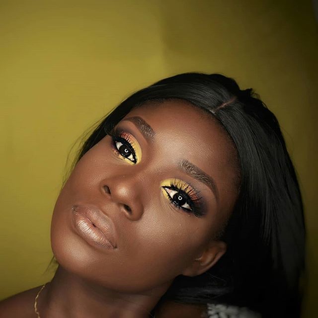 TrendyBeautyNg's tweet photo. Hello Monday...... Flawless face with a bold eyeshadow  @royale_makeup 
Makeup by @niellaobijiaku
#royale_makeup #royaledistributors #makeupvideos #makeupartist #makeupinspo #makeup #makeupguru #makeupaddicts #eyemakeup #eyelook #eyeshadow #eyes #melanin… https://t.co/i3qpzB35C7 https://t.co/KFeGfLDefo