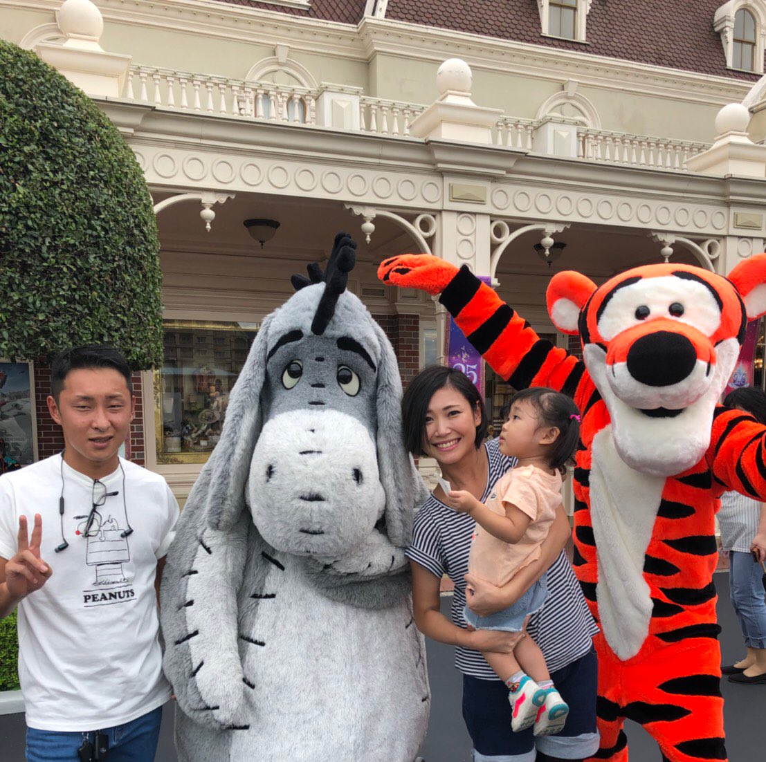 kntr77's tweet photo. ディズニーホテルにお泊まりで久々ディズニー❤︎途中雨で早めに切り上げたけどヘトヘト😳 https://t.co/T32J7YTRde