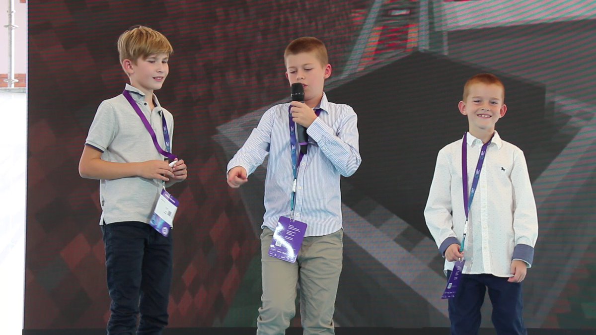 pavel_koenig's tweet photo. It was honor for us to present real future (we mean our kids) @FuturePortPRG
Thanks @PavelWimmer for the opportunity to be on Main Festival stage!
#Minecraft #FutureFactory #littleBits #getInvolved #zapojtese #techedu #fpp2018 https://t.co/fUk8EPytQc