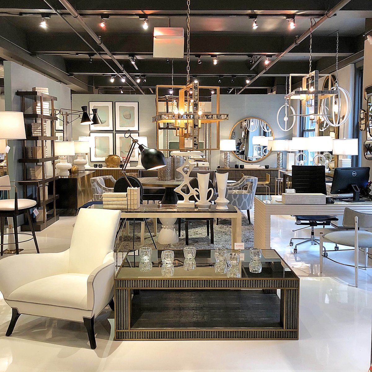 mrbrownhome's tweet photo. Hello, Monday! What a week at @NYDC. So looking forward to WNWN2018 on Thursday, and the official premiere of our refreshed showroom.
.
.
#WNWN #newintro #whatsnew #interiordesign #NYstyle #designerevent https://t.co/KreDl7eDYv